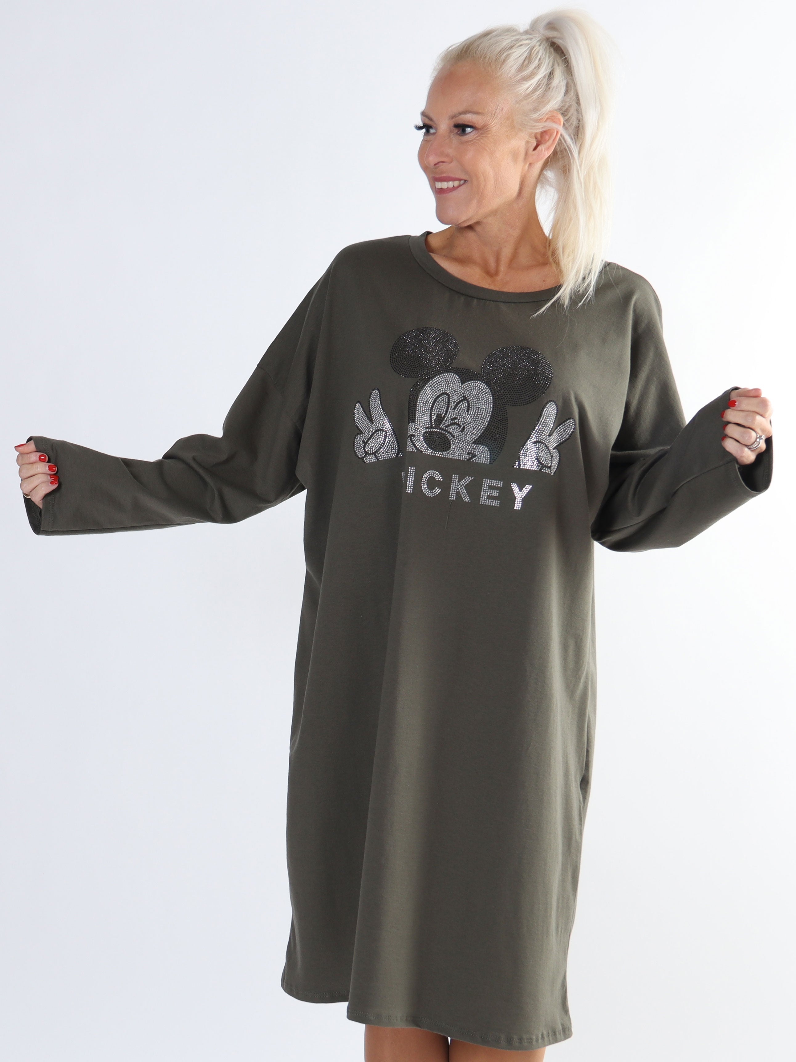 Amal Glitter - Bomullsklänning i plus size med tryck i glitter